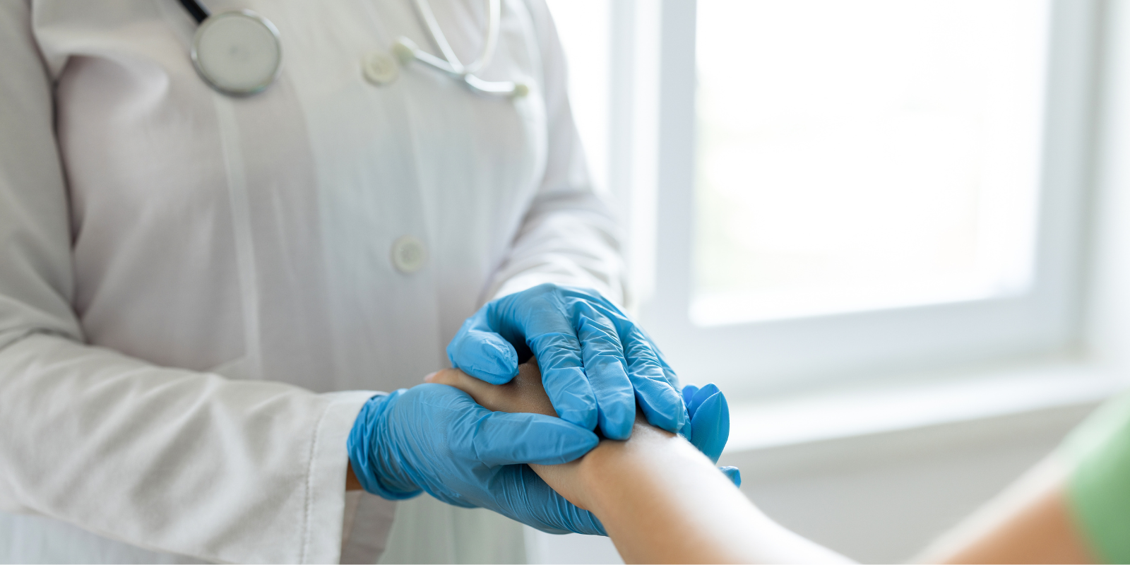 Bilingual nurse in Illinois is latest winner of Never Quit Service Award