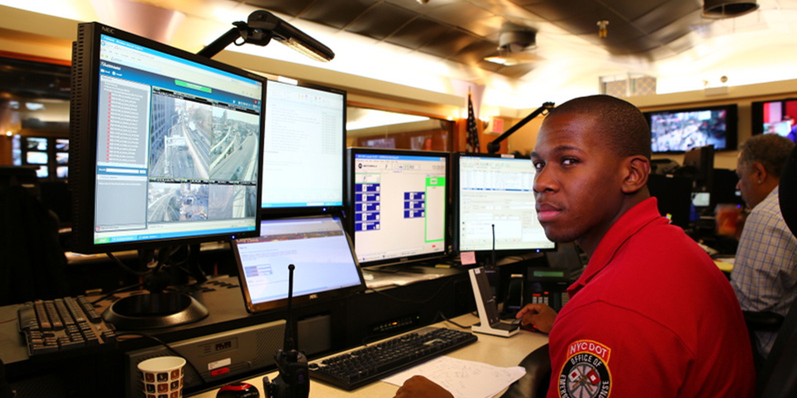 Operadores de 911 en Nueva York logran horarios flexibles de trabajo