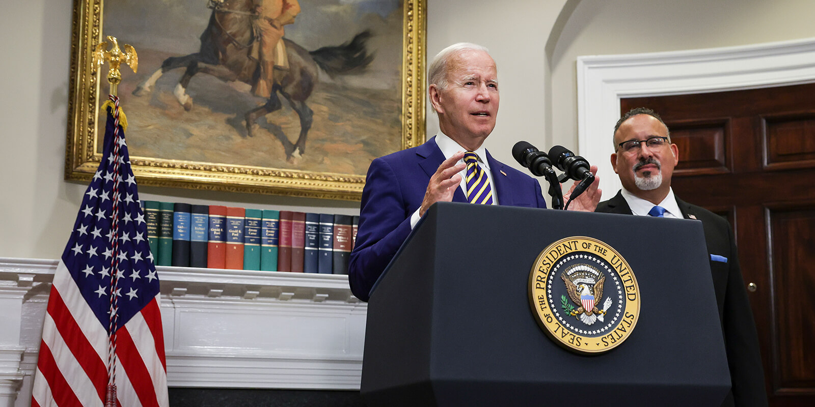Presidente de AFSCME aplaude decisión de Biden de aliviar la deuda estudiantil